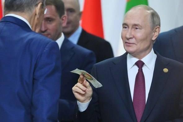 Putin, "BRICS banknotu"nu tutarken