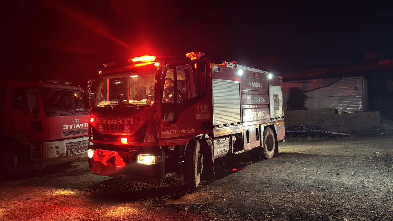 Hatay'da çıkan orman yangını söndürülmeye çalışılıyor.