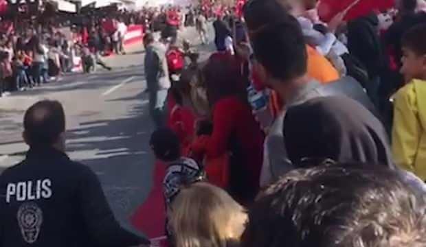 Gösteri yapan Yunus timi kaza yaptı: 2 polis yaralandı