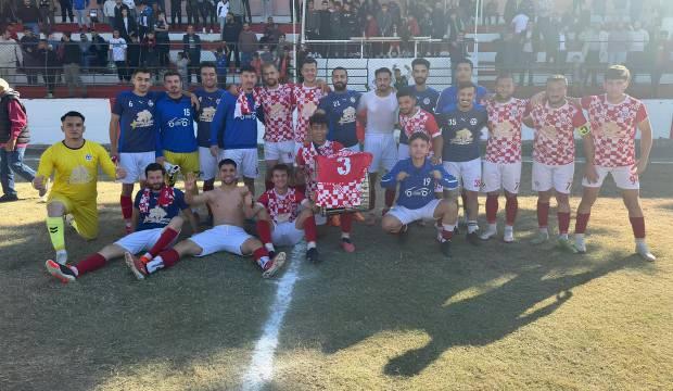 İlk yarıda 4 gol yiyen takım sahadan çekildi