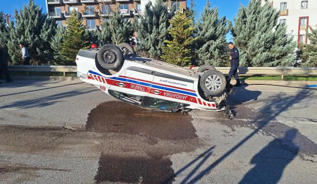 Jandarma trafik otosu takla attı: 2 yaralı