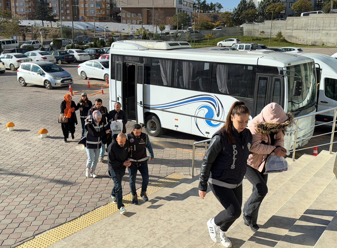 Valilik koordinesinde düzenlenen operasyonda 2'si doktor 12 şüpheli gözaltına alınmıştı.