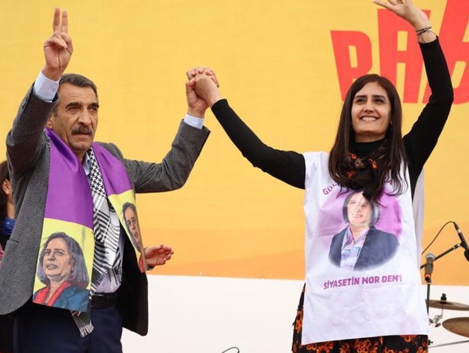 Görevden alınan DEM Parti Belediye eş başkanları Cevdet Konak ve Birsen Orhan 