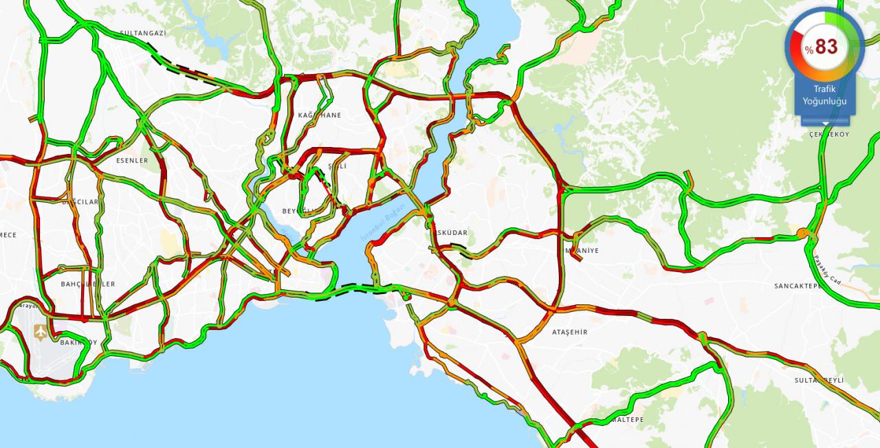 Saat 17.05'te İstanbul'da trafik yoğunluğu yüzde 83 olarak ölçüldü.