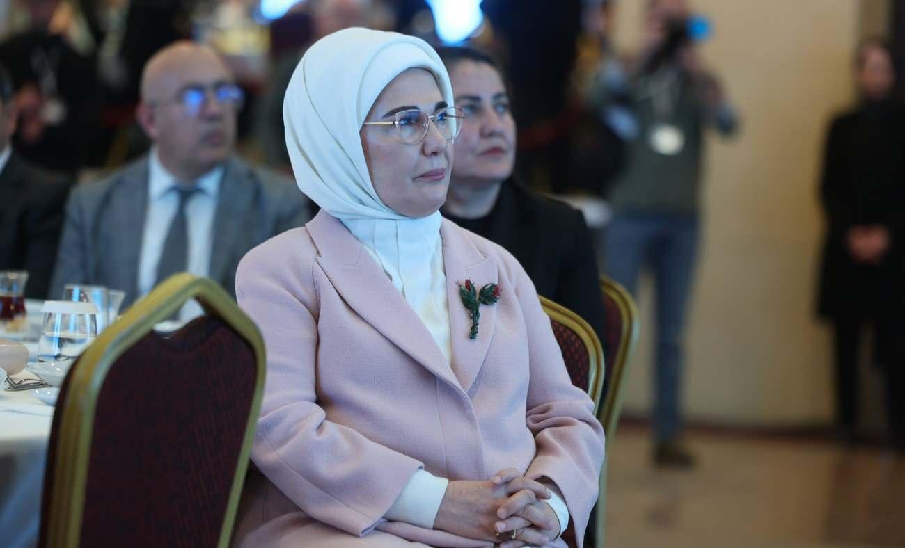 Emine Erdoğan ebelik mesleğinin önemine dikkat çekti!