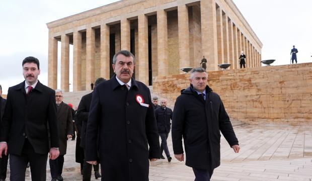 Bakan Tekin Anıtkabir'i ziyaret etti