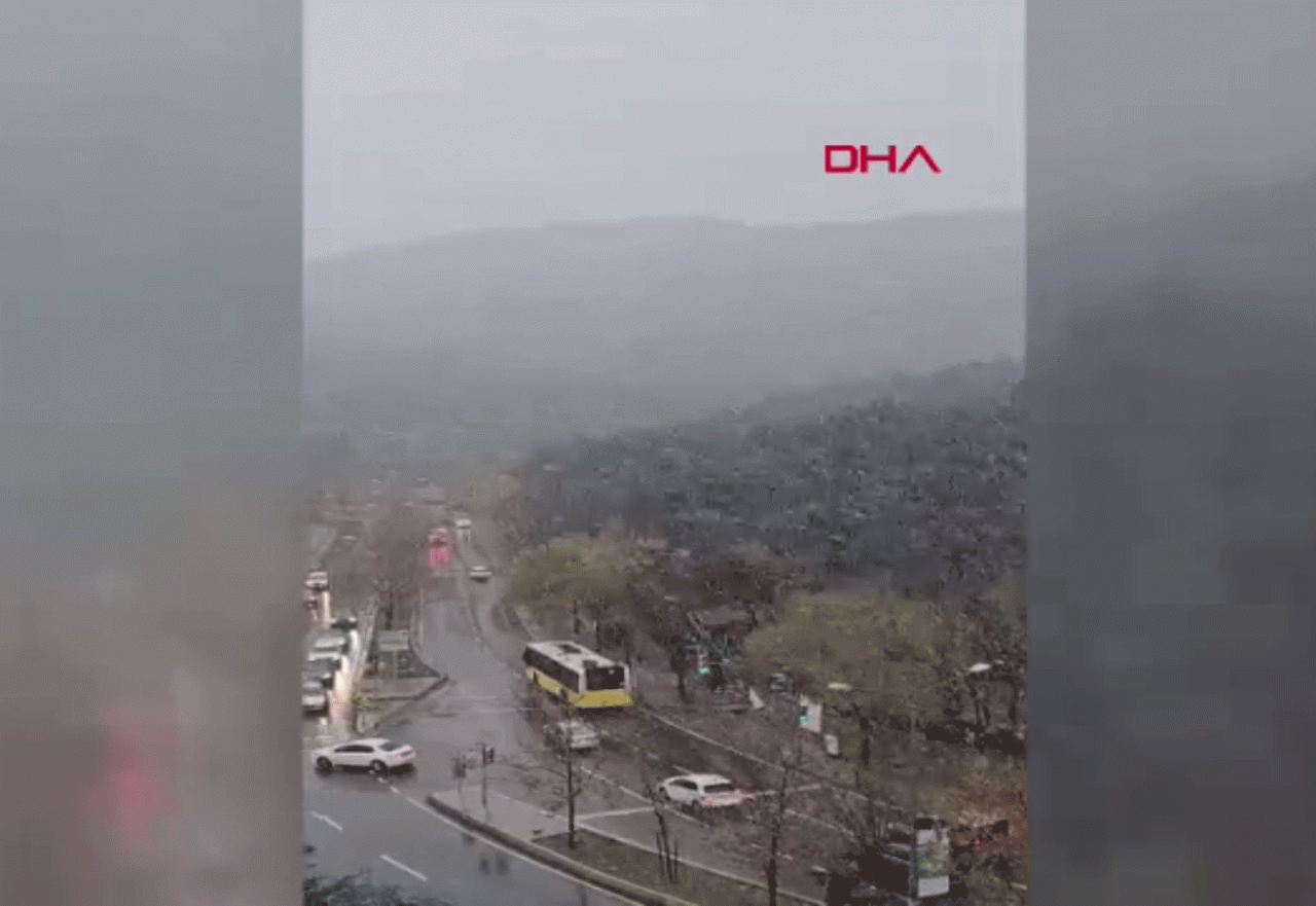 İstanbul'un Kartal ilçesinde mevsimin ilk karı yağmaya başladı
