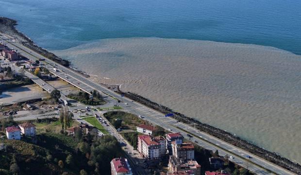 Rize'de heyelan sonrası denizin rengi değişti