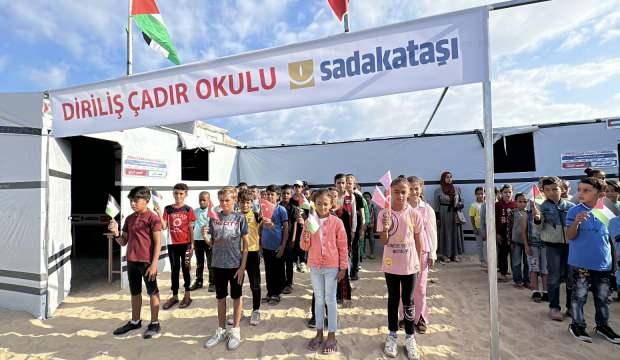 Sadakataşı Gazze’de çadır okulu açılışı gerçekleştirdi