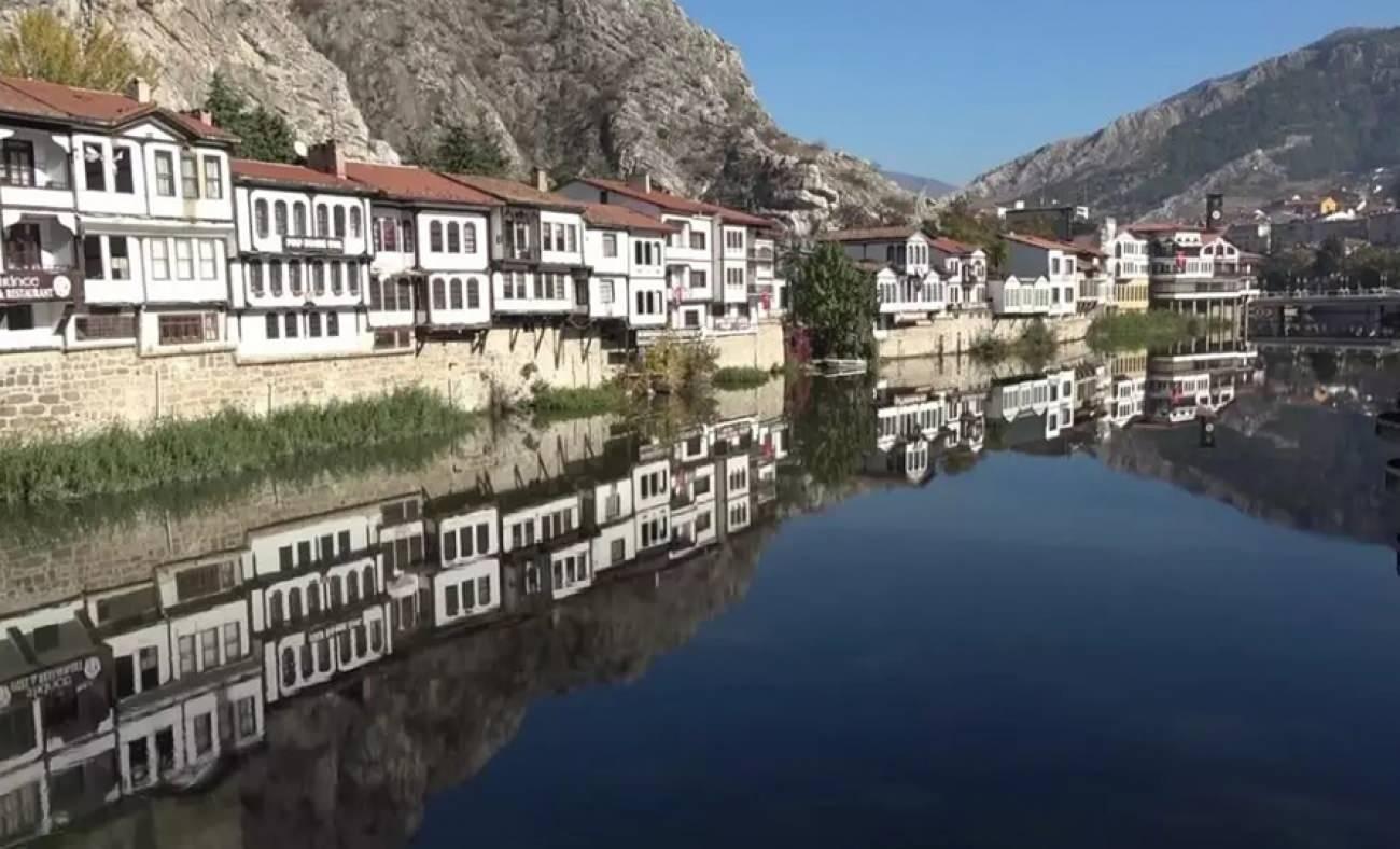 Yalıboyu Evleri Yeşilırmak Nehri’ne yansıdı: Amasya’dan tablo gibi görüntüler