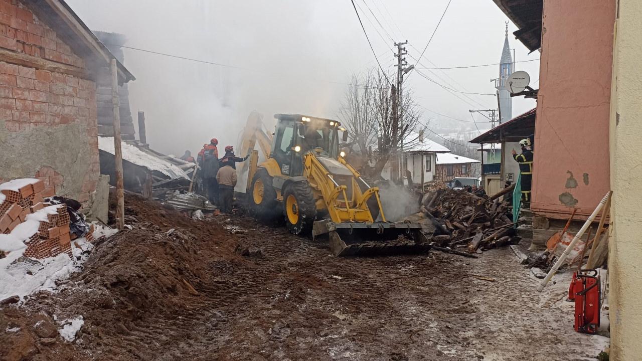 Olay yerine çok sayıda ekip sevk edildi. 