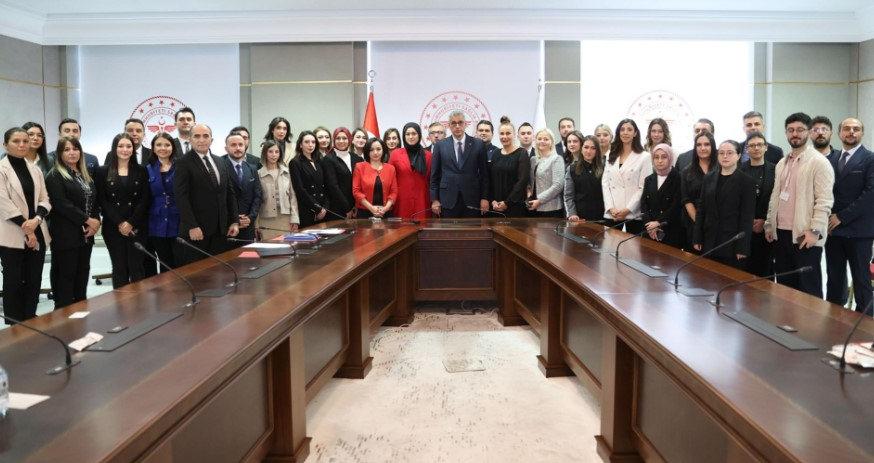 Sağlık Bakanı Prof. Dr. Kemal Memişoğlu sağlık muhabirleriyle bir araya geldi.