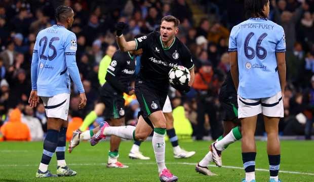 Manchester City'ye b&uuml;y&uuml;k şok! 3-0'dan d&ouml;nd&uuml;ler