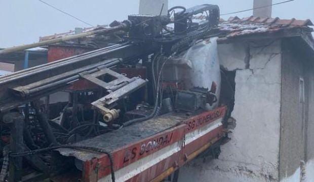 Freni patlayan araç eve girdi 1 kişi yaralandı
