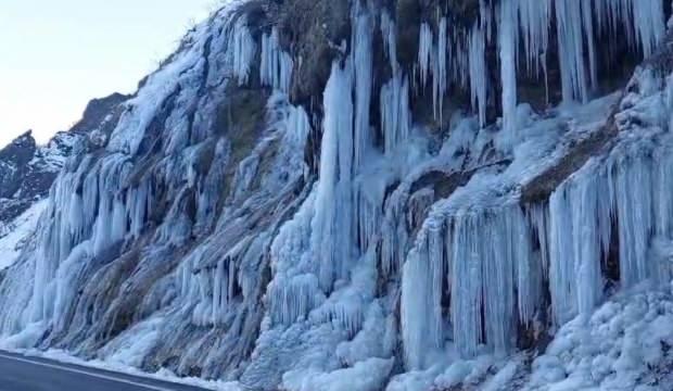 Tunceli'de termometre eksi 10'u gösterdi: Ağlayan Kayalar'ın son hali şoke etti!