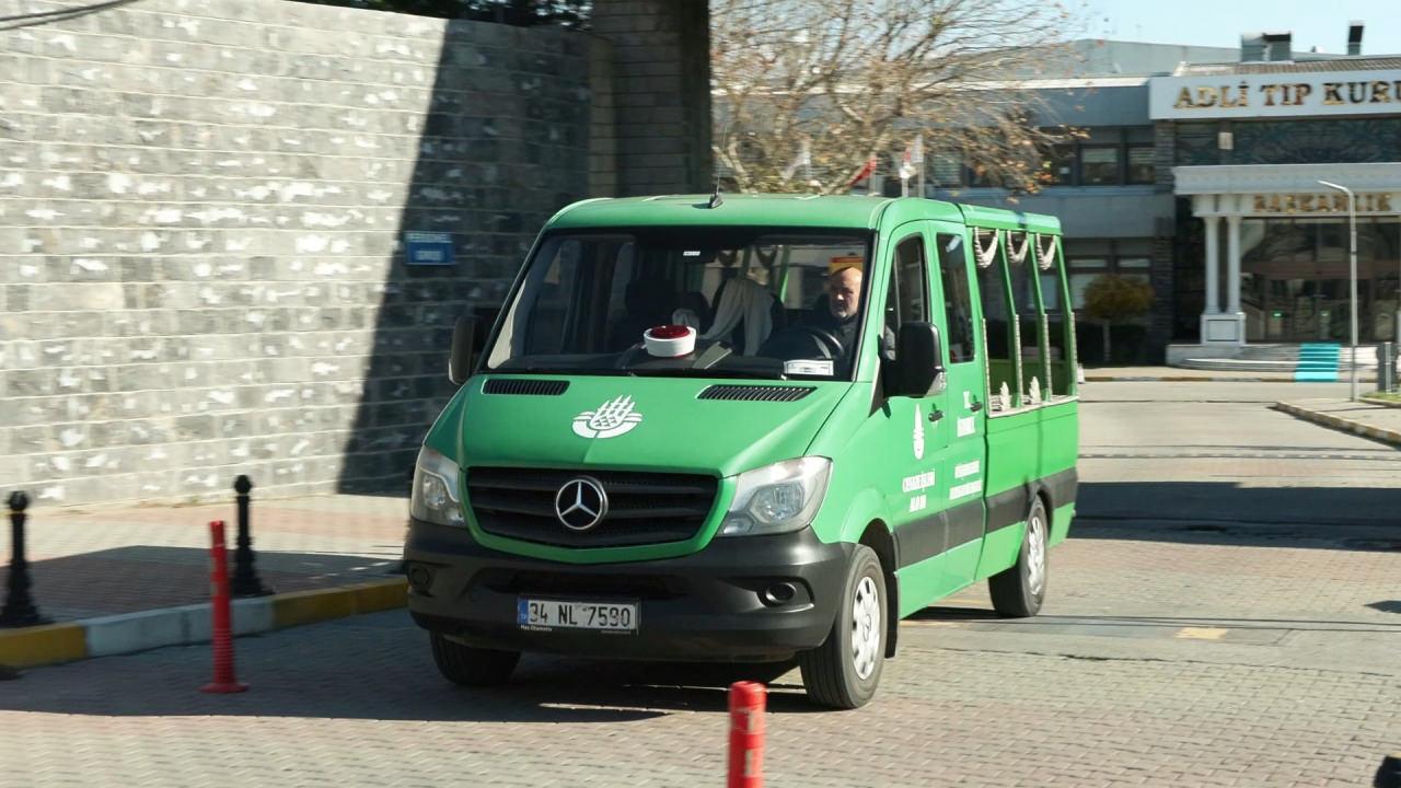 Kurtuluş'un cenazesini taşıyan cenaze aracının Adli Tıp Kurumu'ndan çıkarkenki görüntüsü