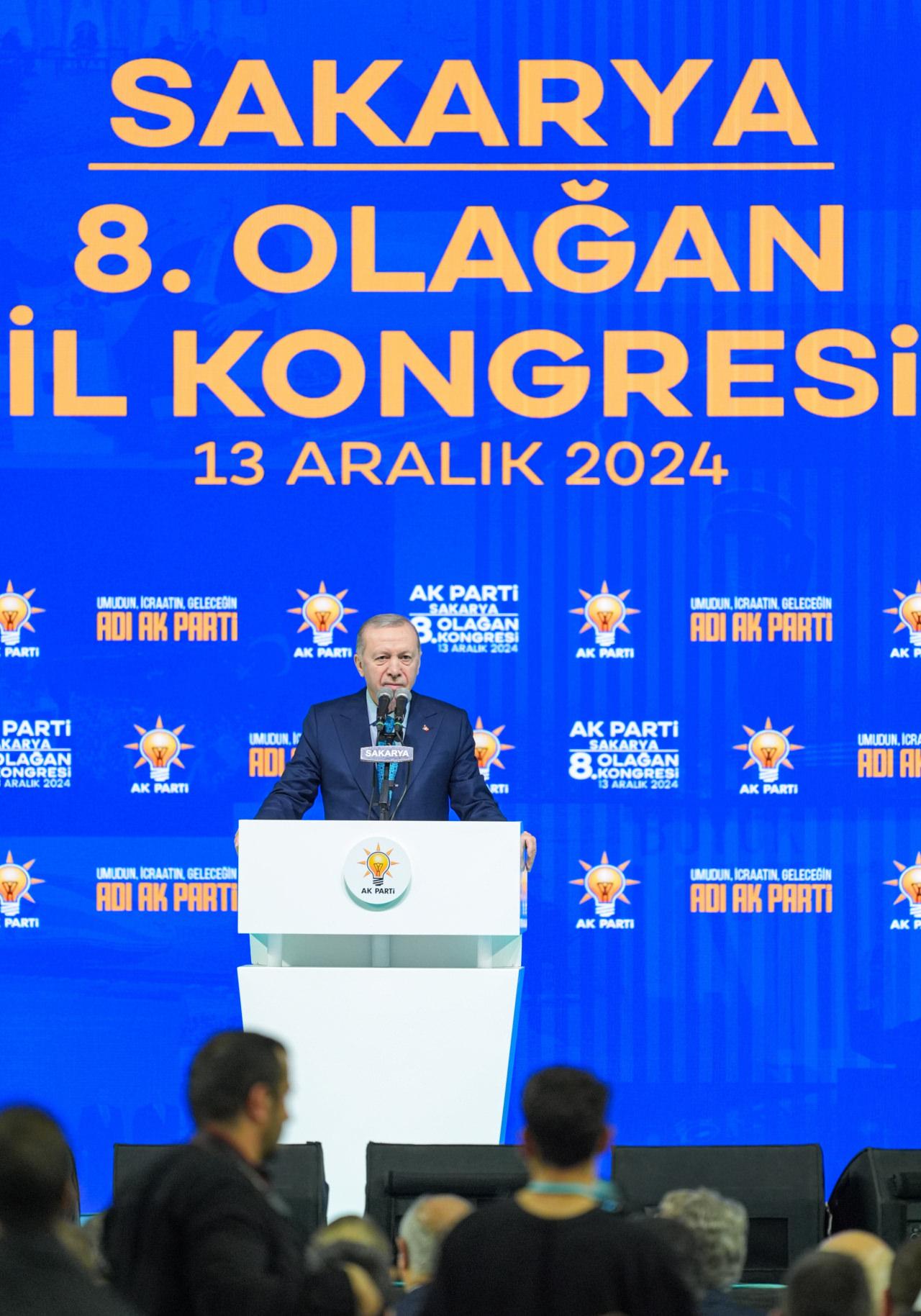 Erdoğan, AK Parti Sakarya 8. Olağan İl Kongresi'nde konuştu. 