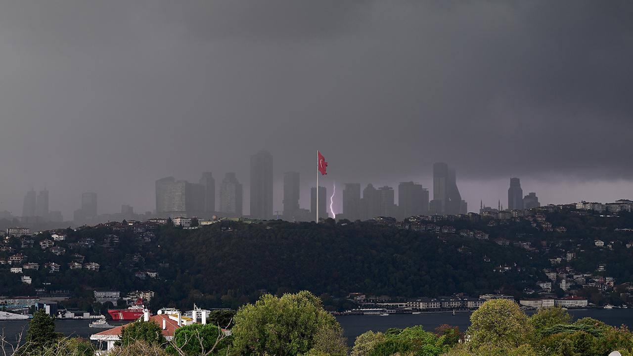 Hava sıcaklıklarının 7-9 derece birden düşerek, 9-10 derece civarına gerileyeceği tahmin ediliyor.