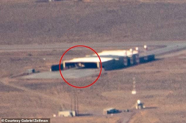 2021 yılında özel pilot ve amatör fotoğrafçı Gabe Zeifman, Nevada Test ve Eğitim Alanı (NTTR), Papoose Kuru Gölü ve 51. Bölge'ye ev sahipliği yapan Groom Gölü'nün yanından kendi uçağıyla geçerken üçgen bir aracın bu görüntüsünü yakaladı