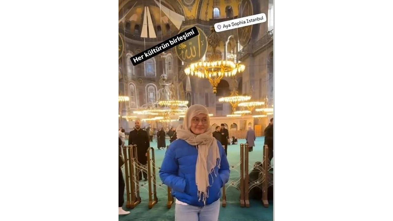 Nurgül Yeşilçay Ayafosya Camii'ndeki başörtülü hali