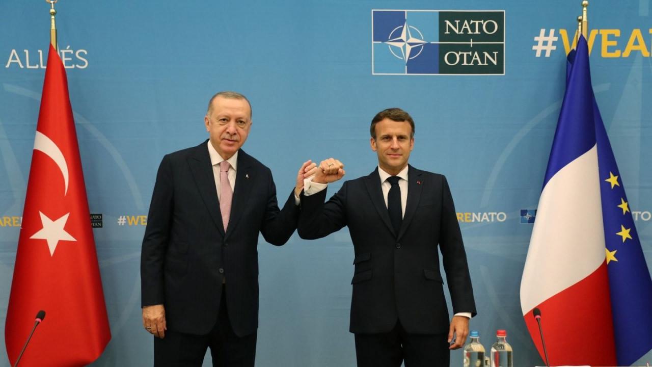 Cumhurbaşkanı Recep Tayyip Erdoğan (solda), Fransa Cumhurbaşkanı Emmanuel Macron (sağda)