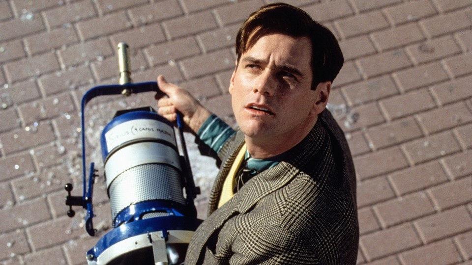 Truman Show filminden bir sahne. Ana karakter kendisi için oluşturulan senaryonun farkında değil