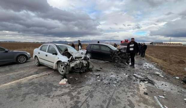 Afyonkarahisar'da feci kaza: 2 ölü, 3 yaralı!