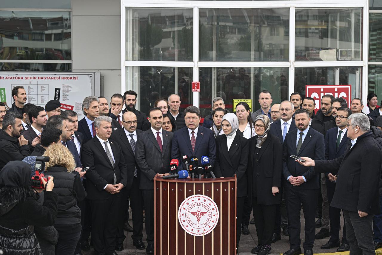 Bakan Tunç, Balıkesir'in merkez Karesi ilçesinde 11 çalışanın hayatını kaybettiği, 7 kişinin yaralandığı mühimmat fabrikasındaki patlamaya ilişkin basın mensuplarına açıklamalarda bulundu.