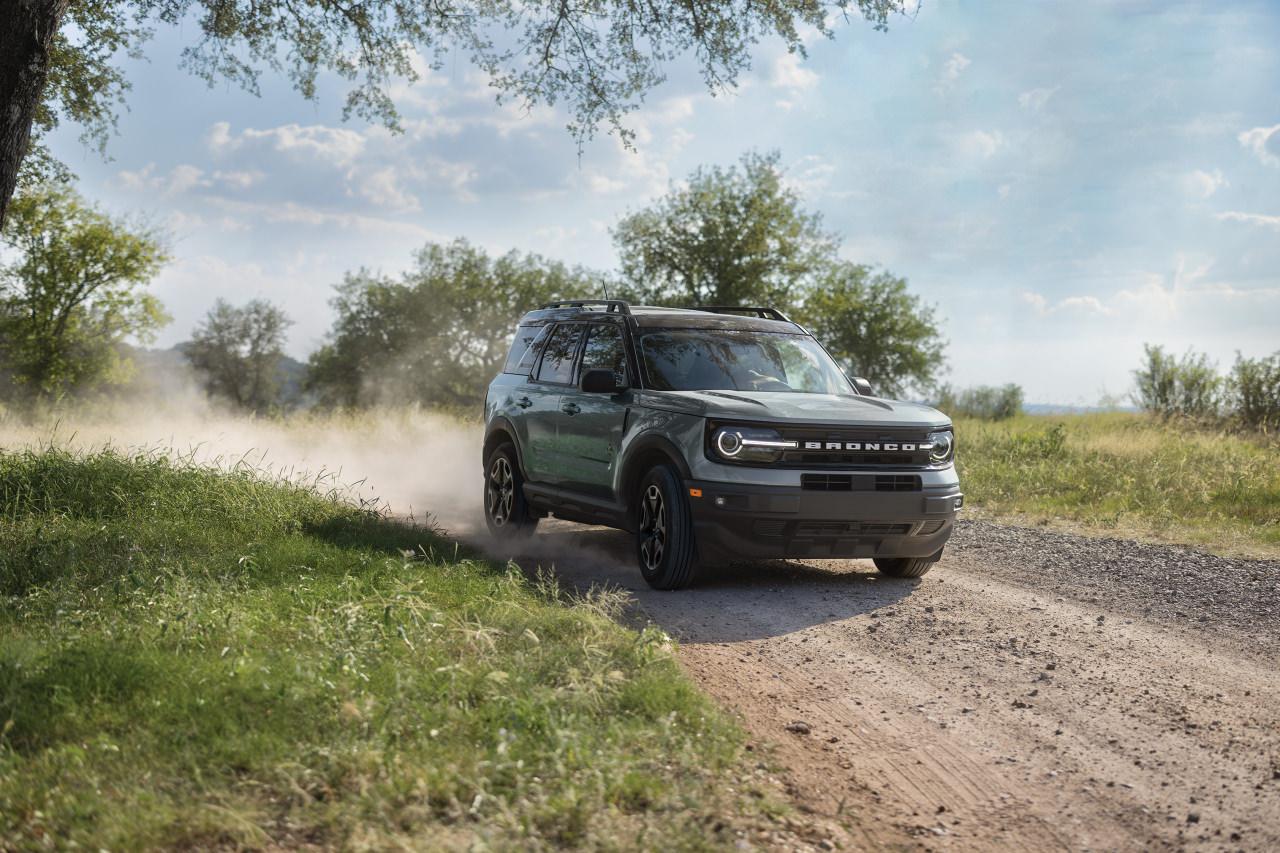 Ford Bronco Sport, güçlü off-road özellikleri ve şık tasarımıyla zorlu arazi koşullarında mükemmel performans sunarak doğa ve off-road tutkunlarının beklentilerini karşılıyor.