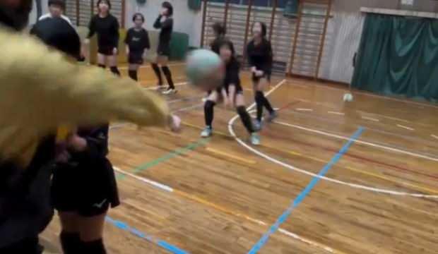 Minik voleybolculardan beğeni toplayan antrenman