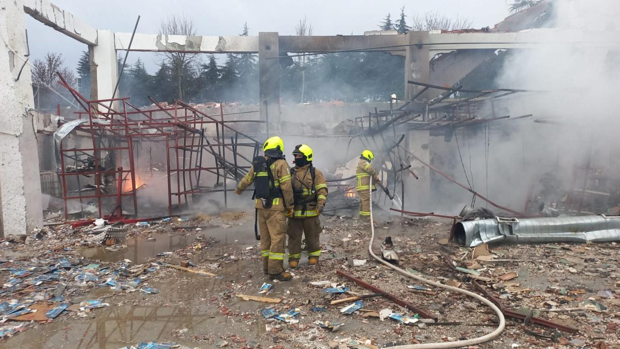 Balıkesir'in merkez Karesi ilçesinde patlayıcı üretilen mühimmat fabrikasında meydana gelen patlama ve çökme nedeniyle 11 kişi öldü. 