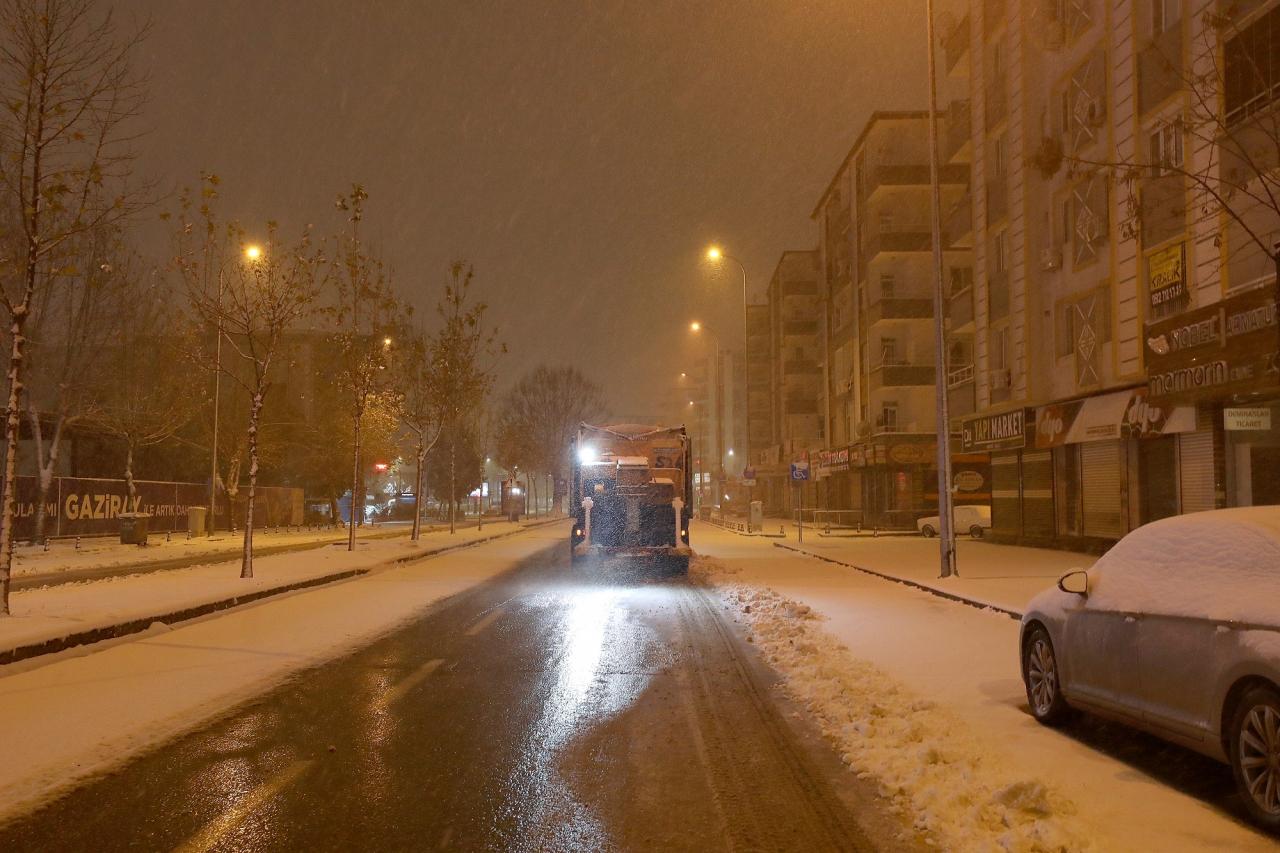 Gaziantep'te kar yağışı etkili oldu.