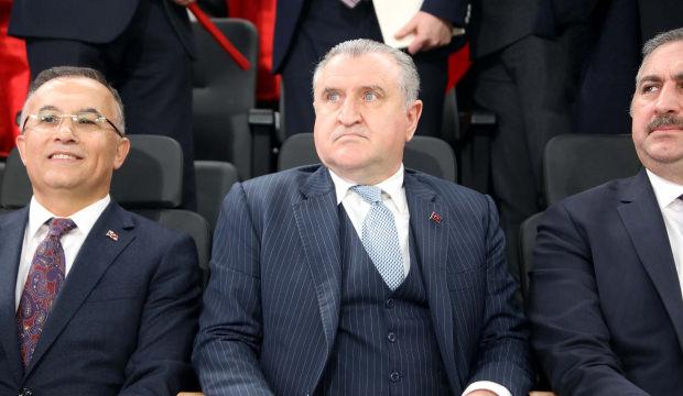 Bakan Bak sayıyı a&ccedil;ıkladı! 2025'te sporda madalya patlaması