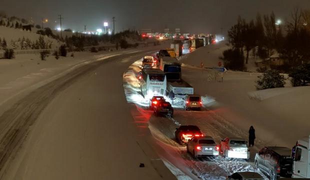 Bakanlıktan yoğun kar yağışı uyarısı: Zorunlu olmadık&ccedil;a yola &ccedil;ıkmayın!