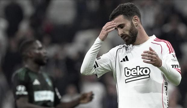 Beşiktaş'ın eski oyuncusu Rafa Silva ger&ccedil;eğini a&ccedil;ıkladı! 'Neden mutsuz olduğunu biliyorum'