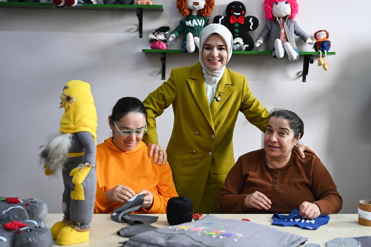 Aile ve Sosyal Hizmetler Bakanı Mahinur Özdemir Göktaş, Saray Engelsiz Yaşam Bakım ve Rehabilitasyon Merkezi'ne ziyarette bulundu