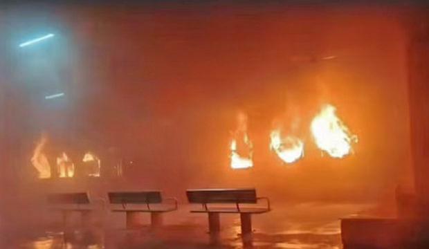 Hindistan'da tren faciası: Yolcular alevler i&ccedil;inde kaldı