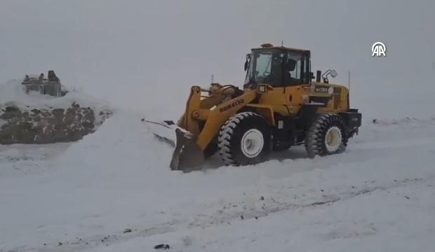 Kar ve tipi nedeniyle k&ouml;yde mahsur kalan hasta kurtarıldı