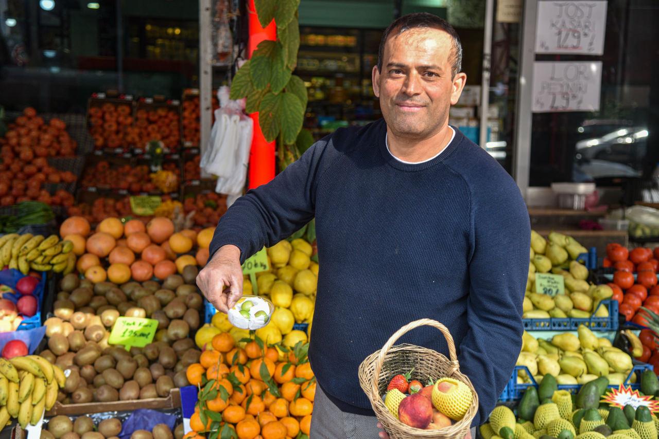 Konyaaltı ilçesine manav işleten Osman Bayık