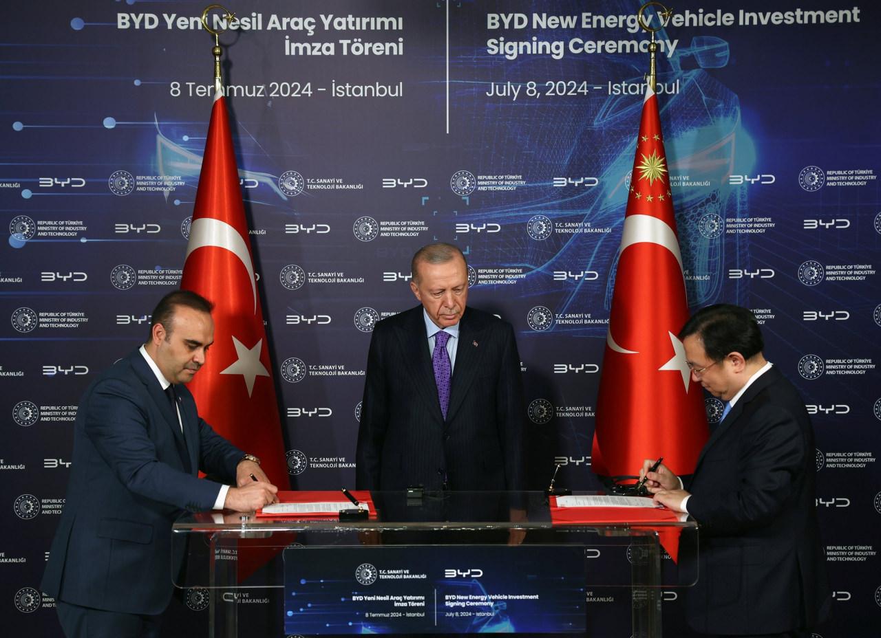 BYD, Türkiye'ye yatırım için imzaları attı