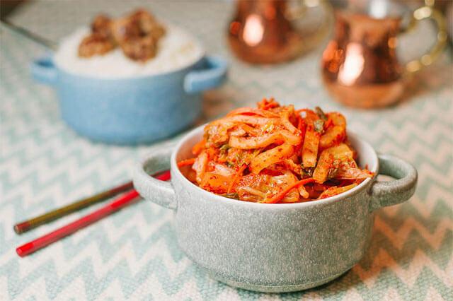 Kore yemeği kimchi