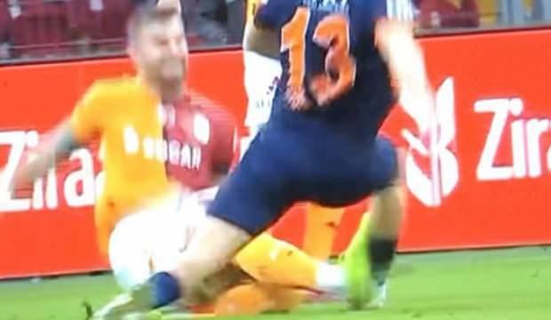 Galatasaray - Başakşehir ma&ccedil;ında penaltı tartışması!