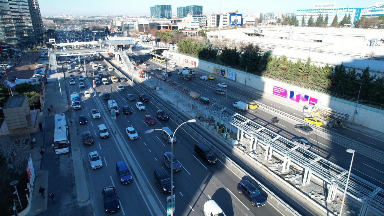 Metrobüs üst geçit çalışması - İhlas Haber Ajansı