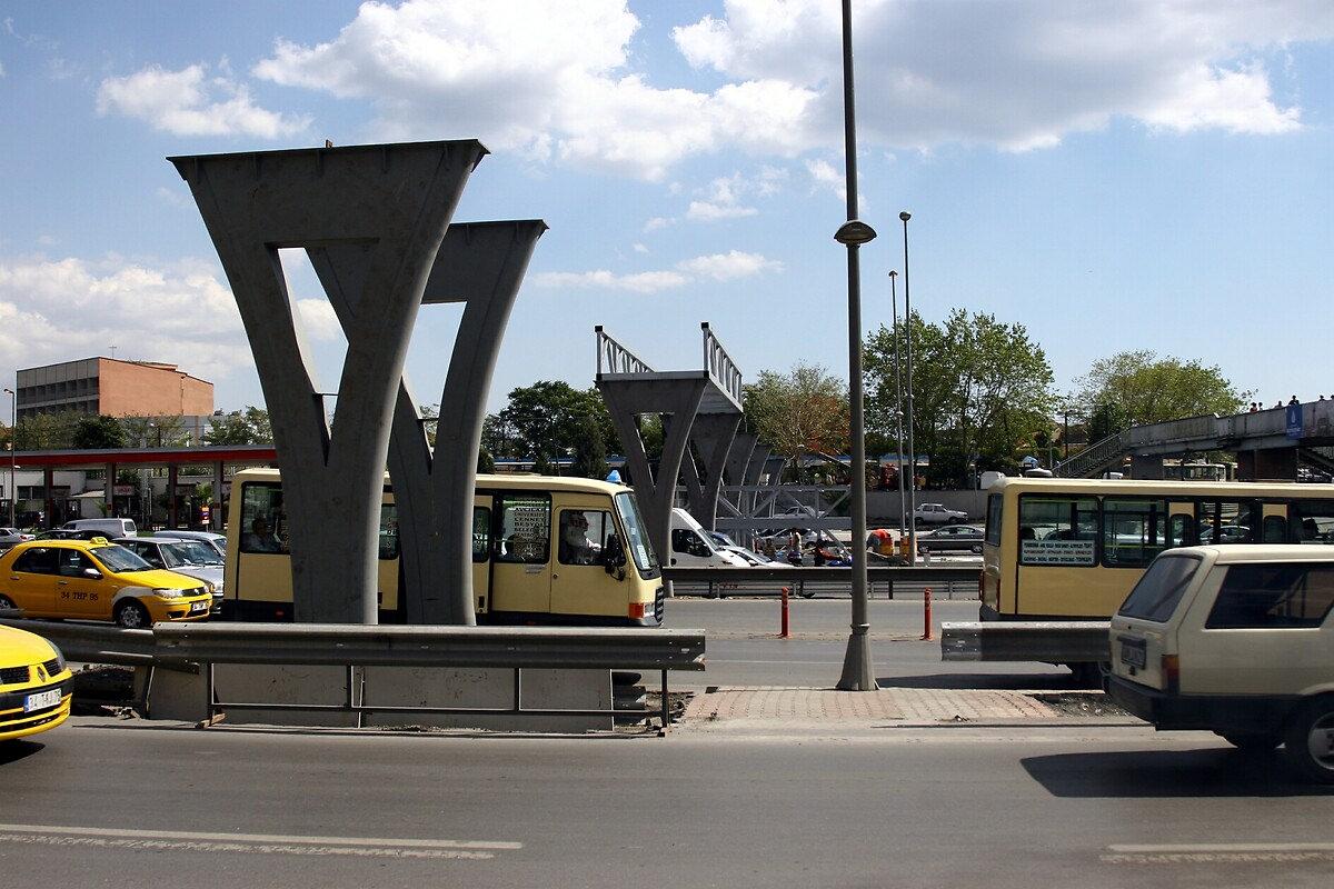 Kadir Topbaş döneminde sıfırdan başlatılan metrobüs projesinde yol çalışmaları (17 Eylül 2007) - Depo Photos