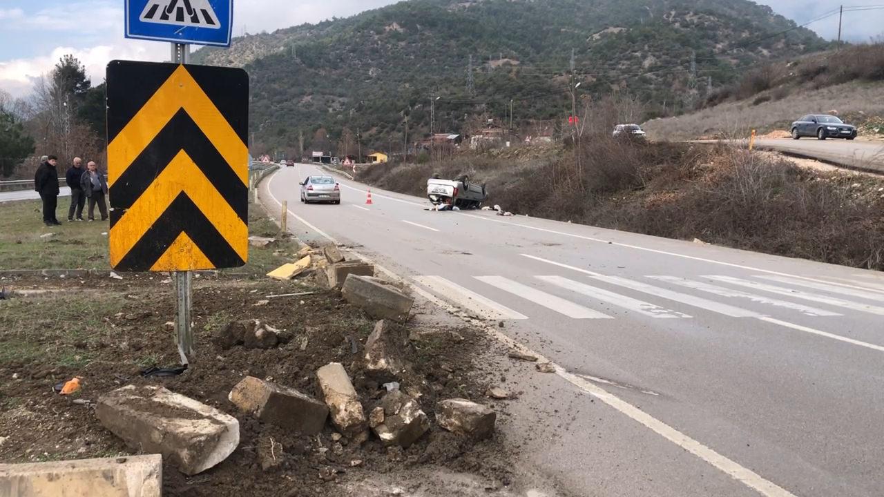 Otomobilin takla atması sonucu 4 kişi yaralandı. 