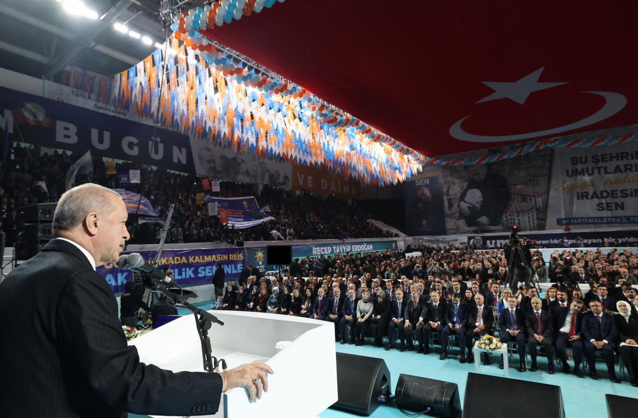 Cumhurbaşkanı ve AK Parti Genel Başkanı Recep Tayyip Erdoğan, partisinin Merkez Kapalı Spor Salonu'nda düzenlediği AK Parti Malatya 8. Olağan İl Kongresi'ne katılarak konuşma yaptı.