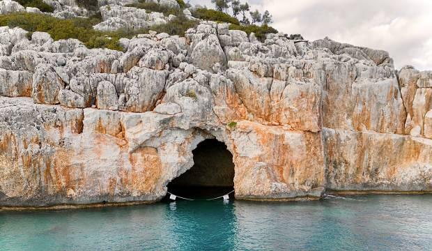 Antalya'daki bu iki mağara zincirlenerek girişler yasaklandı