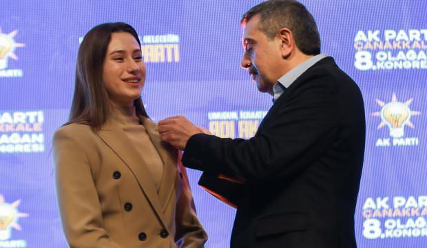 Kongrede sürpriz! Türkiye'nin en genç belediye başkanı AK Parti'ye katıldı