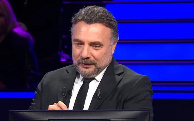 Oktay Kaynarca Kim Milyoner Olmak İster adlı televizyon programını sunarken