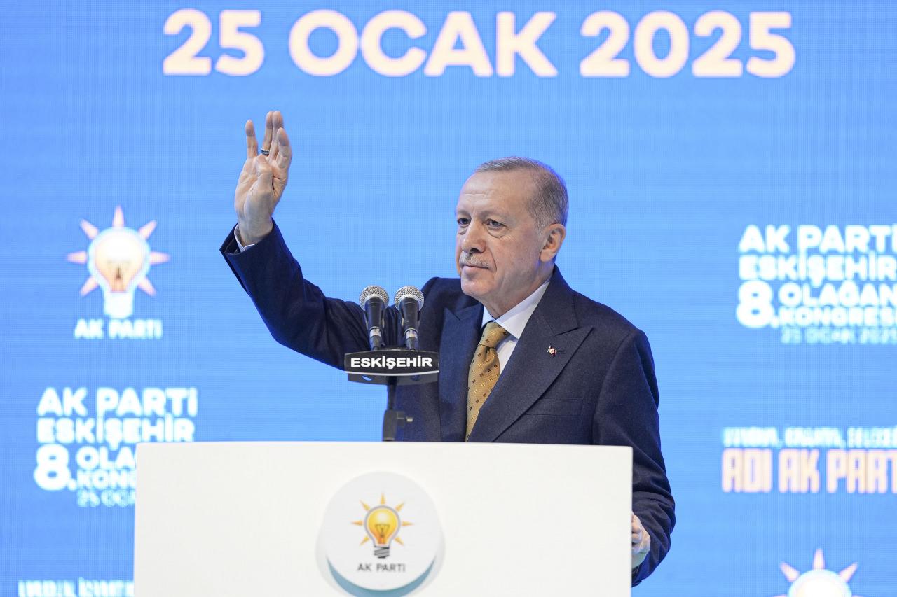 Cumhurbaşkanı ve AK Parti Genel Başkanı Recep Tayyip Erdoğan, partisinin Eskişehir Teknik Üniversitesi Spor Salonu'nda düzenlenen Eskişehir 8. Olağan İl Kongresi'ne katıldı.